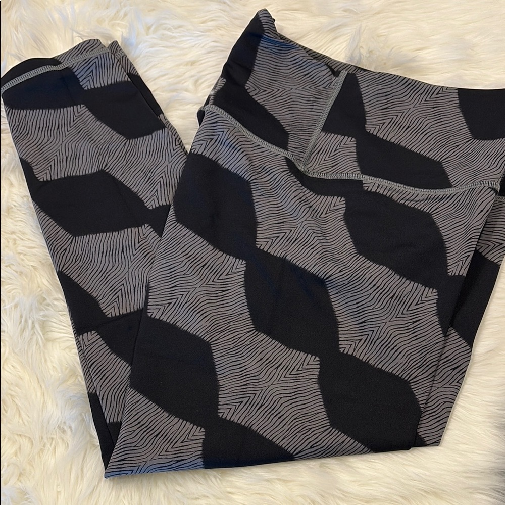 Black and Gray Geometric Patterned Leggings